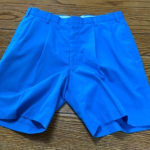 Hilton Club Slacks brand blue Men’s shirts.  Waist size 32.  Great condition.